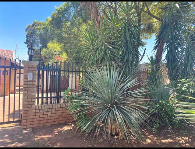 3 BEDROOM HOUSE FOR SALE IN CHRISTOBURG